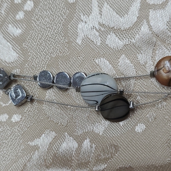 Necklace, multi-strand - Picture 2 of 3